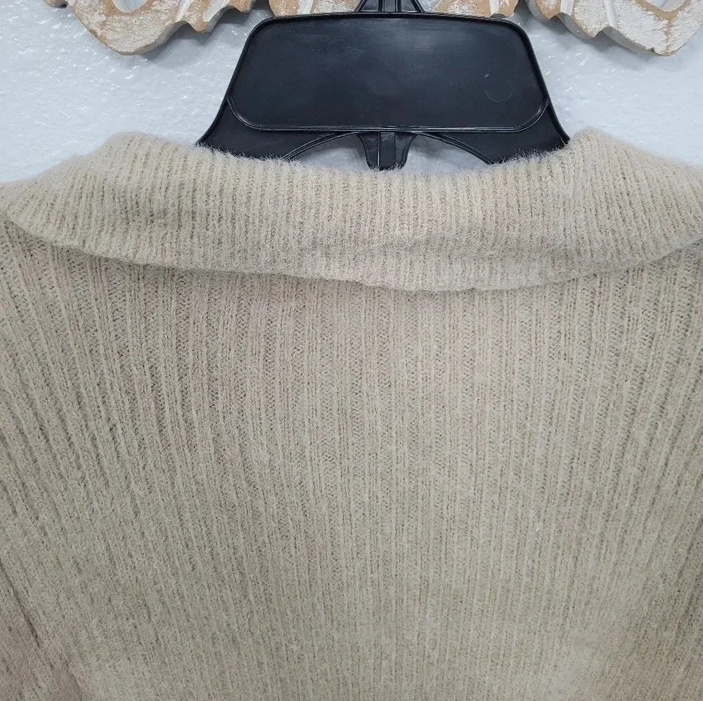 No Comment Collared Sweater - Picture 10 of 12